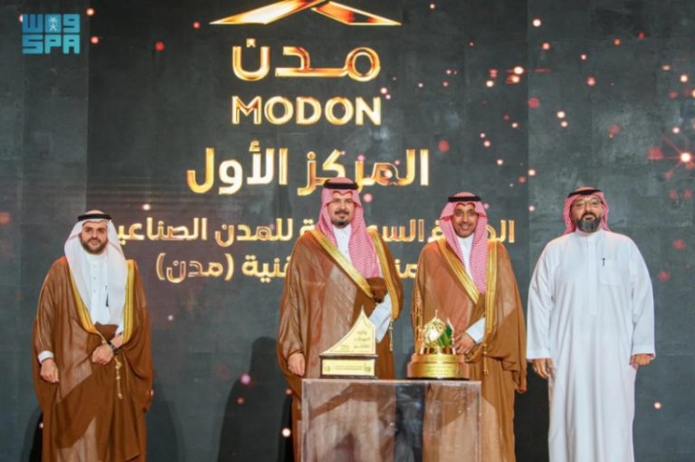 أمير المدينة يحتفل بدورة جائزة الأداء الحكومي المتميز الثامنة لعام 2024