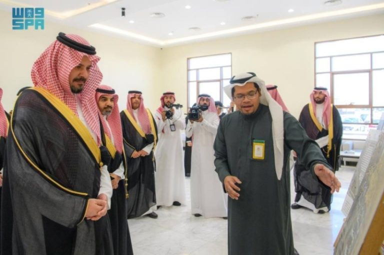 أمير المدينة يزور مركز استقبال الحجاج على طريق الهجرة