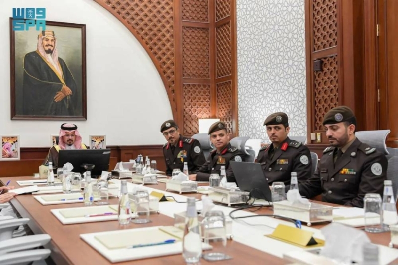 أمير المدينة يستعرض تقرير المقر الحديث لـ”الأمن البيئي”