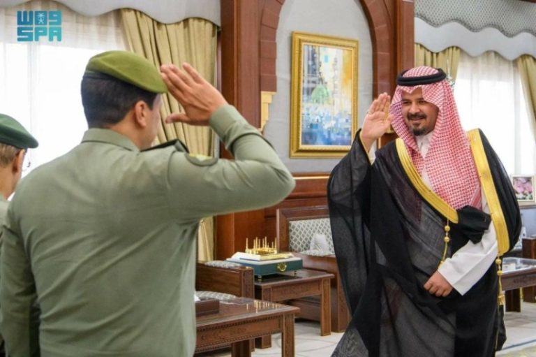 أمير المدينة يسلط الضوء على جهود “الجوازات” لخدمة الحجاج عبر المنافذ