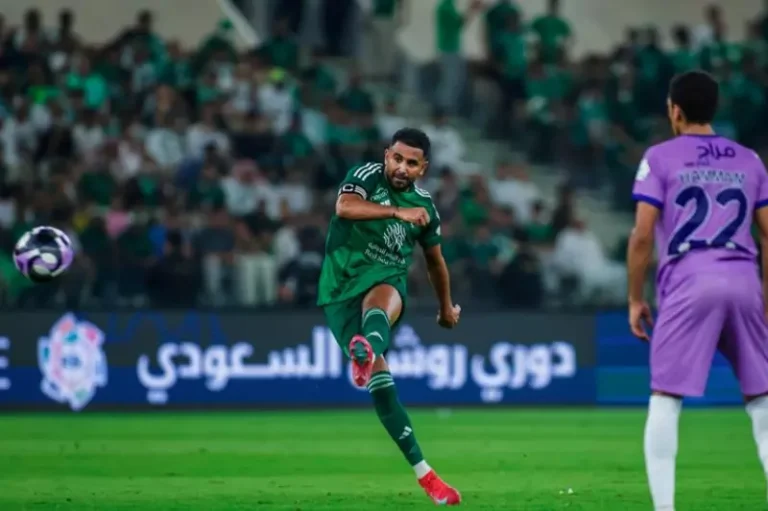 أهلي جدة يسحق الخلود برباعية بقيادة رياض محرز في الدوري السعودي