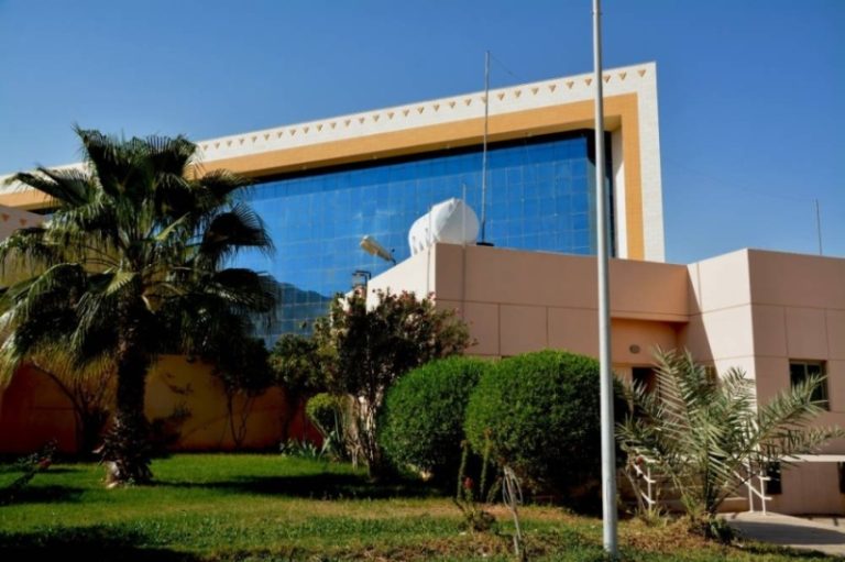 إحباط مصنع غير قانوني للغذاء في وادي الدواسر