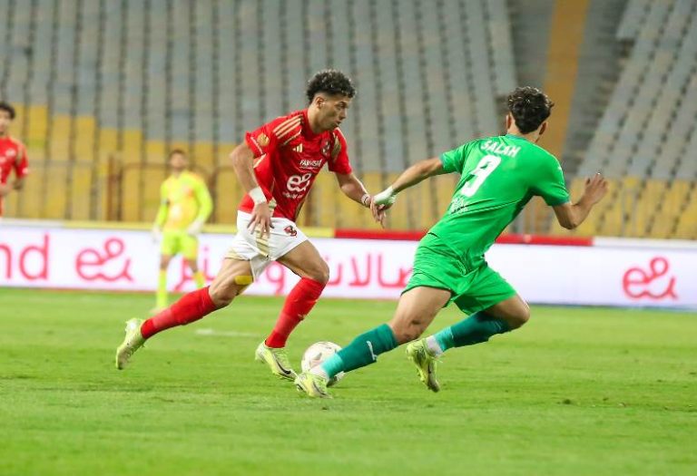 إمام عاشور يحرز الهدف الرابع للأهلي في شباك المصري من علامة الجزاء (فيديو)