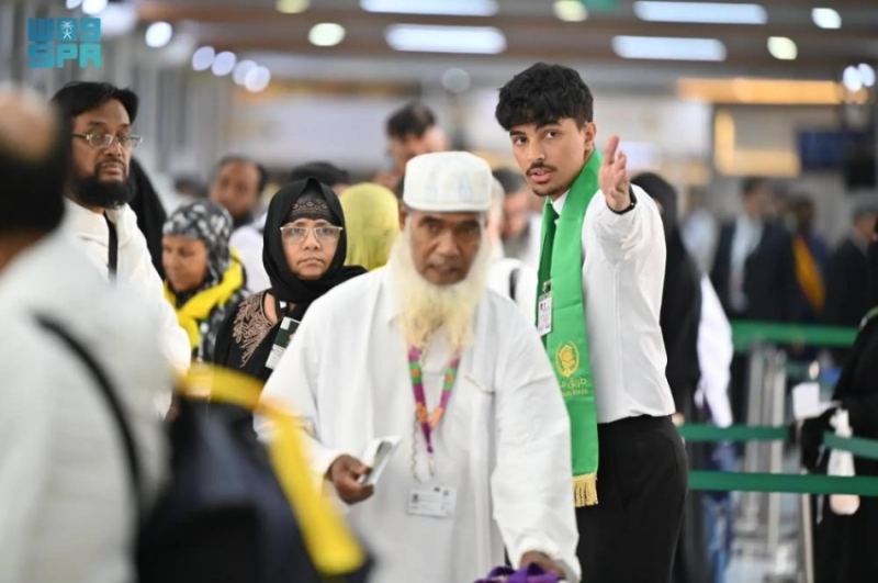 إمكانات الجوازات تدعم ضيوف الرحمن من بنجلاديش بمبادرة طريق مكة