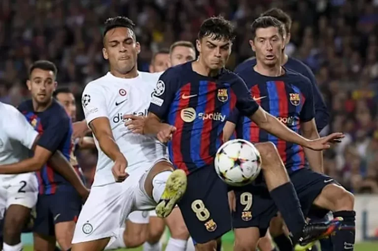 إنتر ميلان يواجه برشلونة في قمة دوري الأبطال: الموعد والقناة الناقلة