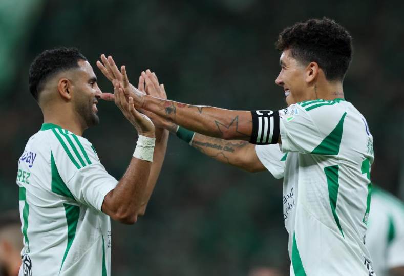 إنجاز تاريخي نادر ينتظر نجوم الأهلي السعودي في “الجمع بين أوروبا وآسيا” اليوم