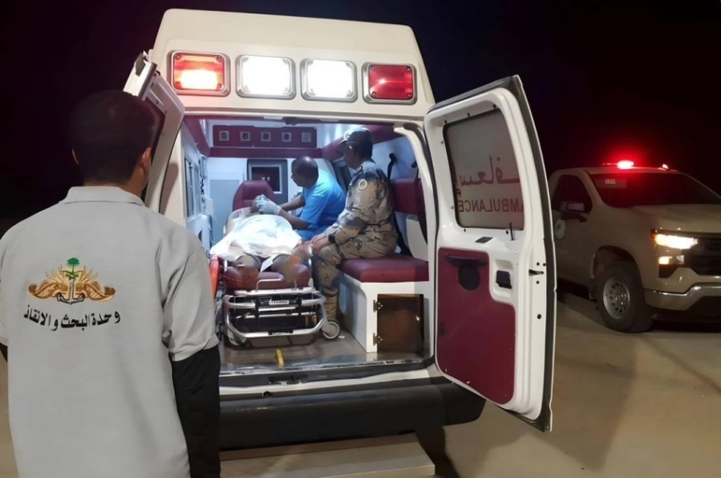 إنقاذ مواطن غارق في الخبر