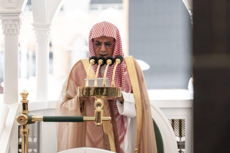 ابن حميد خطيبًا لعرفة بموافقة خادم الحرمين