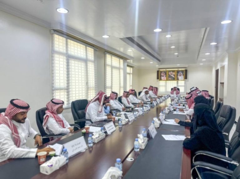 اجتماع محلي برئاسة محافظ أملج