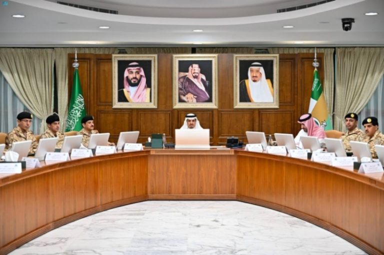 اجتماع نائب وزير الحرس الوطني مع القيادات العسكرية بالوزارة