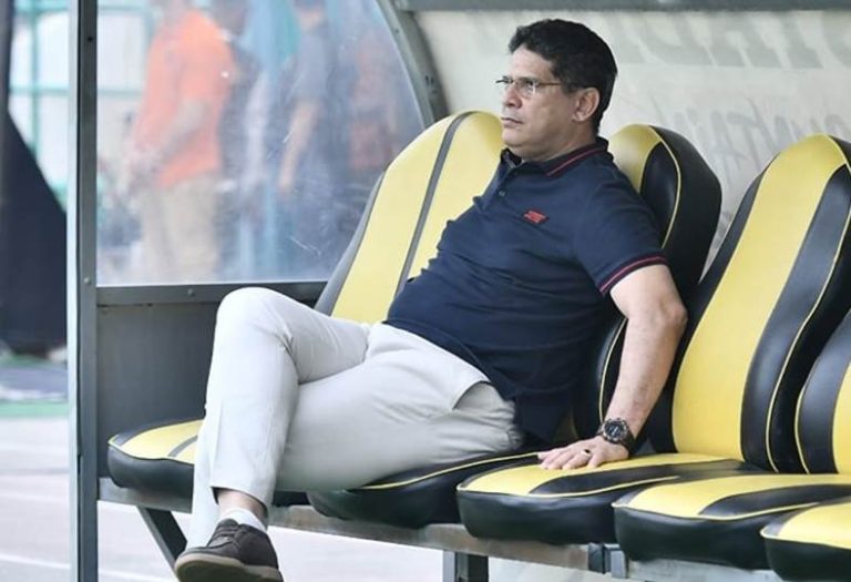 اجتمع الرمادي بجهازه المعاون قبل مران الزمالك اليوم