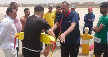 اختبارات شديدة للمتقدمين لوظيفة عامل إنقاذ في شاطئ المنصورة الجديدة