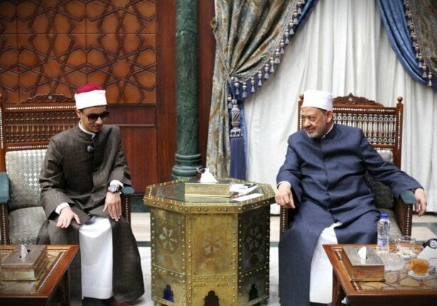 استجابة شيخ الأزهر لرغبة محمد أحمد حسن في تعلم الإنجليزية