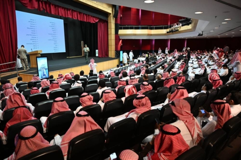 استضافة جامعة الملك عبدالعزيز برنامج الاستقطاب الجامعي المبكر لوزارة الدفاع