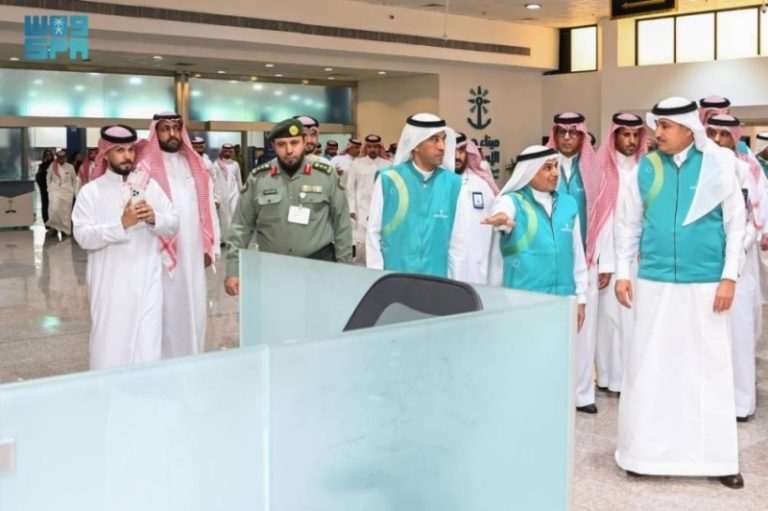 استعدادات المنظومة لخدمة ضيوف الرحمن تحت نظر الجاسر
الجاسر يطلع على تجهيزات المنظومة لخدمة ضيوف الرحمن
استعراض الجاسر للاستعدادات المقدمة لضيوف الرحمن
الجاسر يتفقد استعدادات دعم ضيوف الرحمن في المنظومة