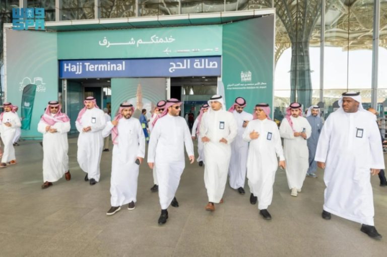 استعدادات ميدانية: محافظ هيئة الاتصالات يتفقد تجهيزات قطاع التقنية في المدينة المنورة لخدمة الحجاج