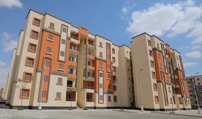 استعراض جهود الحكومة لتوفير سكن مناسب بأسعار معقولة للمواطنين في فيديو