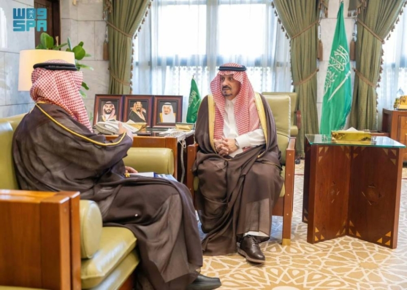 استقبال أمير الرياض للدكتور مبارك القحطاني احتفاءً بجائزة “مالكوم بالدريج للتميز”