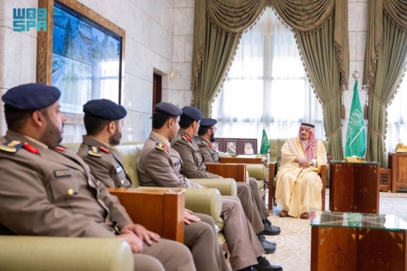 استقبال أمير الرياض لمدير الدفاع المدني في المنطقة