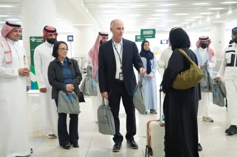 استقبال أولى رحلات الحج البريطانية في مطار الملك عبد العزيز