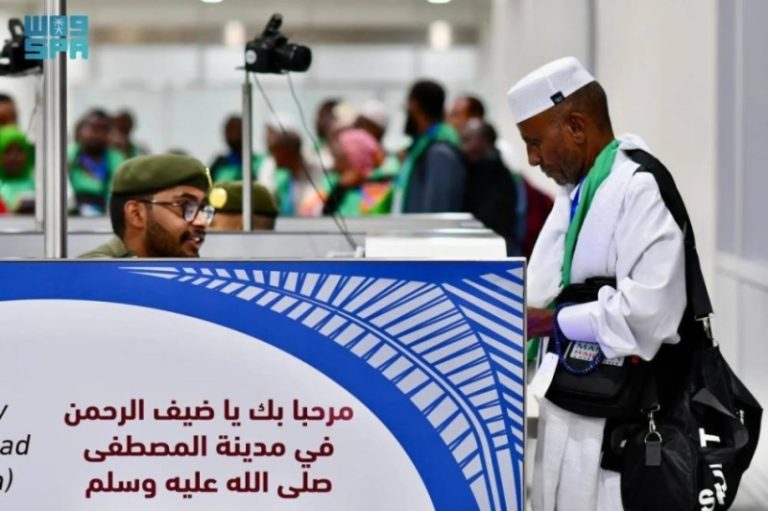 استقبال أولى رحلات ضيوف الرحمن في مطار الأمير محمد بن عبدالعزيز