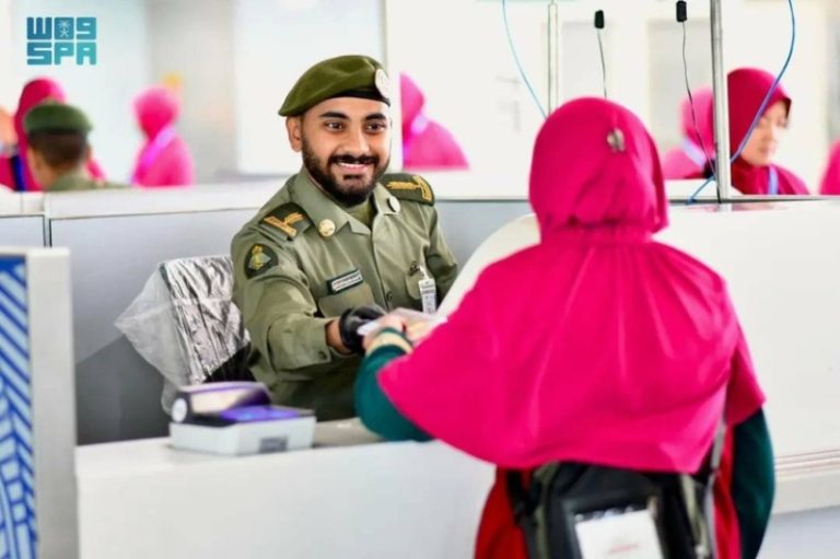 استقبال أولى رحلات ضيوف الرحمن من الصين في المدينة المنورة