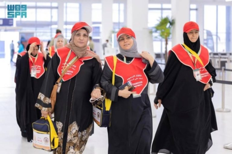 استقبال الفوج الأول من حجاج العراق في منفذ جديدة عرعر