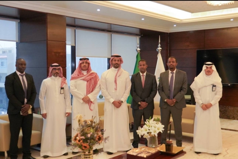 استقبال القنصل الكيني بمكة المكرمة من قبل مدير الموارد البشرية