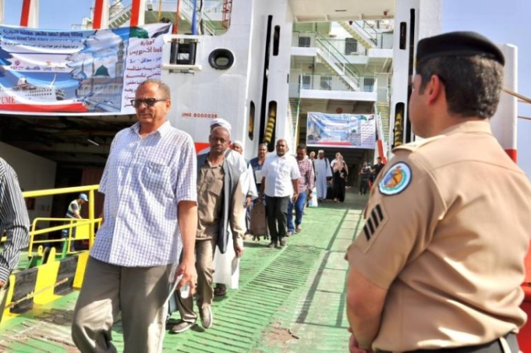 استقبال حرس الحدود أولى رحلات الحجاج القادمين لأداء المناسك