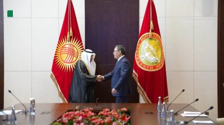 استقبال رئيس قيرغيزستان لرئيس اتحاد الغرف السعودية ومجموعة من المستثمرين