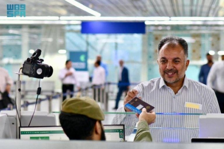استقبال فريد للحجاج الإيرانيين في المدينة المنورة