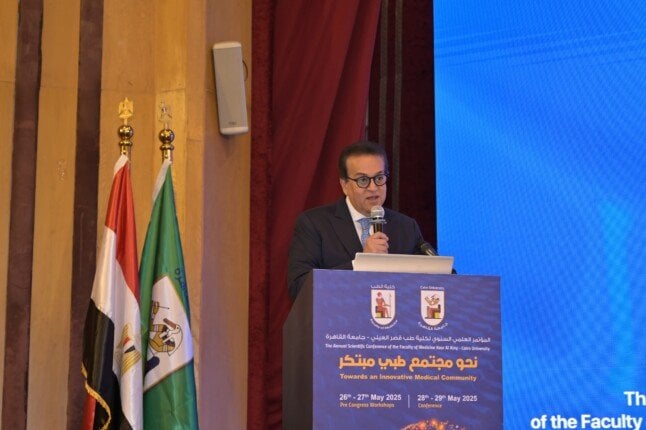 استقبال وزارة الصحة: طب «قصر العيني» يعالج 2.5 مليون مريض سنويًا
تقرير وزارة الصحة: 2.5 مليون مريض سنويًا في طب «قصر العيني»
أرقام وزارة الصحة: 2.5 مليون مريض يتلقون العلاج في طب «قصر العيني»
إحصائيات مفاجئة: طب «قصر العيني» يستقبل 2.5 مليون مريض سنويًا