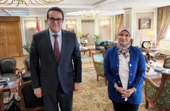 استقبال وزير الصحة نقيب التمريض لمناقشة تطوير التدريب المهني وتعزيز الأدلة الاسترشادية