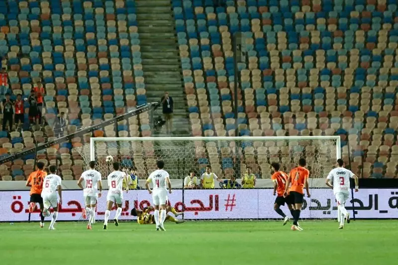 اعتراضات بيسيرو واحتفالات +90 خلال مباراة البنك الأهلي والزمالك تظهر في لقطات لم تذع بعد (فيديو وصور)