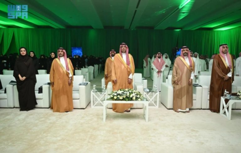 افتتاح المؤتمر الدولي للابتكار في الذكاء الاصطناعي وإنترنت الأشياء بحضور محافظ جدة