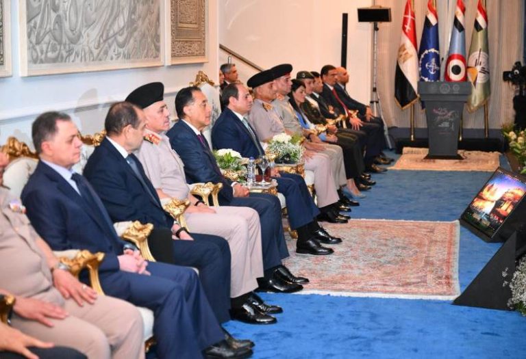 افتتاح بطولة العالم العسكرية للفروسية بحضور الرئيس السيسي الذي يشهد محاكاة معركة أحمس والهكسوس