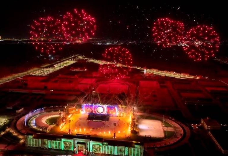 افتتاح بطولة العالم العسكرية للفروسية يشعل سماء العاصمة الإدارية بالألعاب النارية