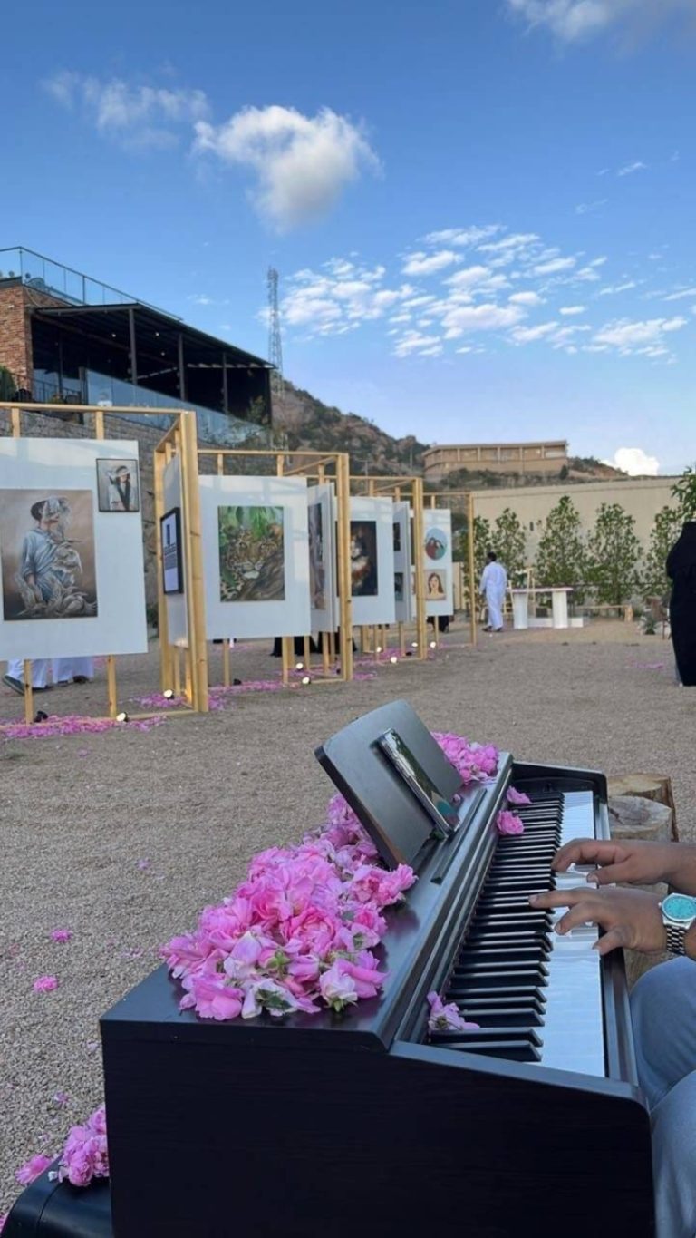 افتتاح معرض «سيمفونية ورد» في الطائف