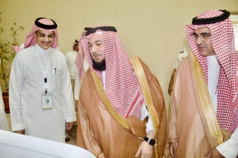 افتتاح معرض “لا تفتح لهم باب” في تعليم الطائف
