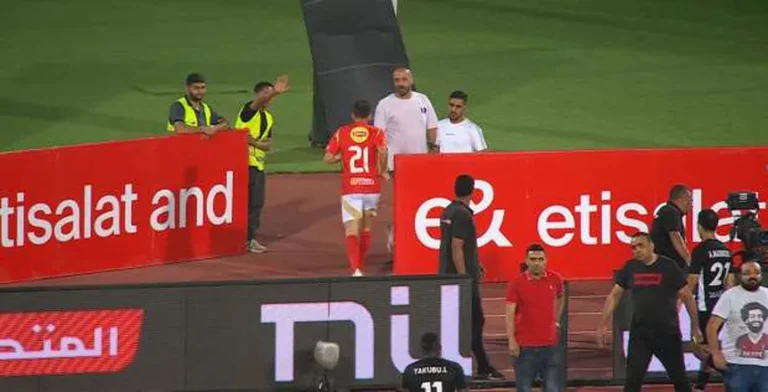 الأهلي يتخذ رد فعل عاجل تجاه واقعة علي معلول في مباراة البنك