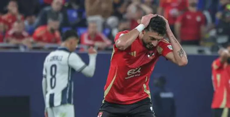 الأهلي يرد على واقعة «تيشيرت» وسام أبو علي ويثير الجدل بين المشجعين
