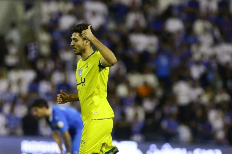 الخليج ينتزع فوزًا ثمينًا من العروبة في الدوري السعودي بمشاركة شريف