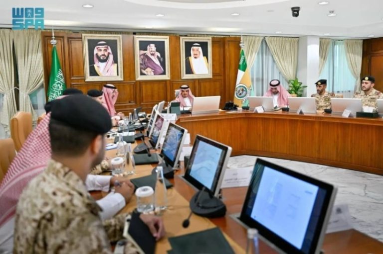 الداود يستعرض إنجازات “الحرس الوطني” الحديثة
إنجازات “الحرس الوطني” تحت أنظار الداود
مشاريع “الحرس الوطني” تنال اهتمام الداود
الداود يتفقد مشاريع جديدة لـ”الحرس الوطني”