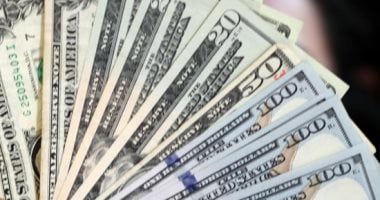 الدولار يقفز مجددًا أسعار العملات الأجنبية اليوم الجمعة 2 مايو 2025