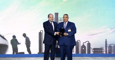 الرئيس السيسى يكرم بالعطاء ويفتتح المرحلة الجديدة لشركة السويس للصلب