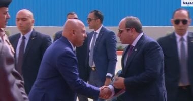الرئيس السيسي يحضر احتفالية عيد العمال في السويس