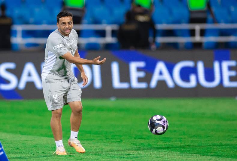الشلهوب يبدأ مرحلة جديدة في الهلال من القائد إلى المدرب