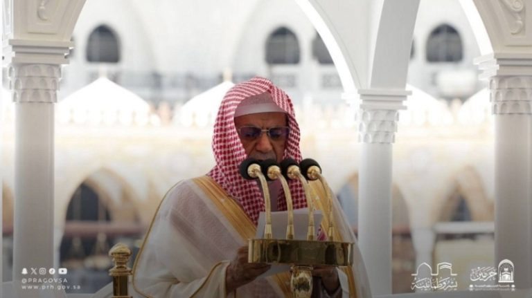 الشيخ صالح بن حميد خطيبًا في يوم عرفة وفقًا للشؤون الدينية