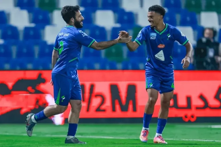الفتح يحقق فوزاً كبيراً على الشباب بثلاثية في الدوري السعودي (فيديو)
