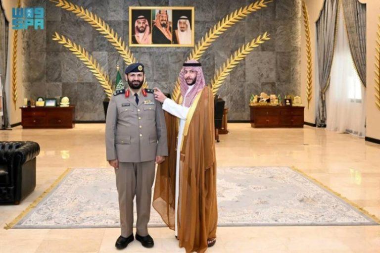 القحطاني يحصل على رتبة جديدة من محافظ الطائف